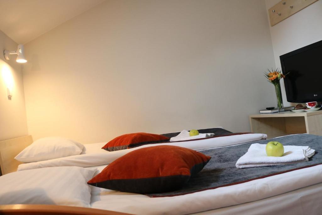 Apple Economy Hotel Каунас Екстер'єр фото