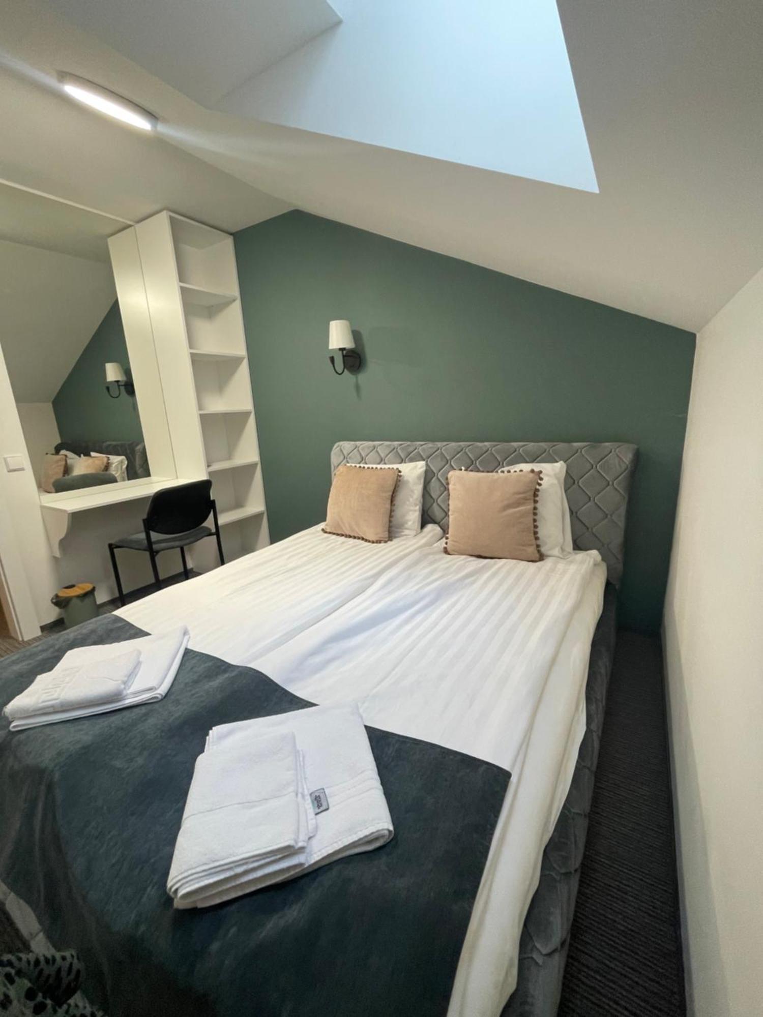 Apple Economy Hotel Каунас Екстер'єр фото