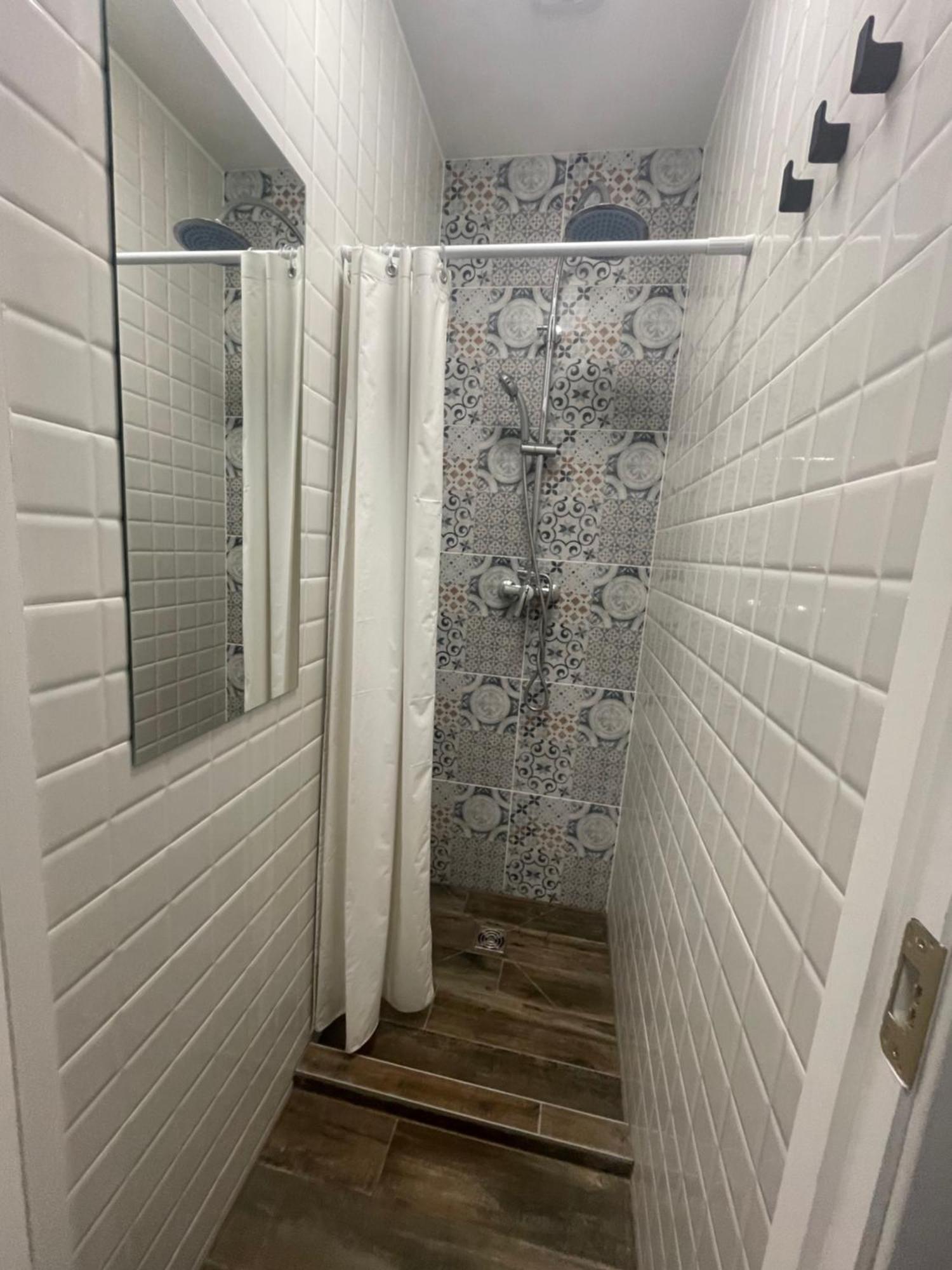 Apple Economy Hotel Каунас Екстер'єр фото