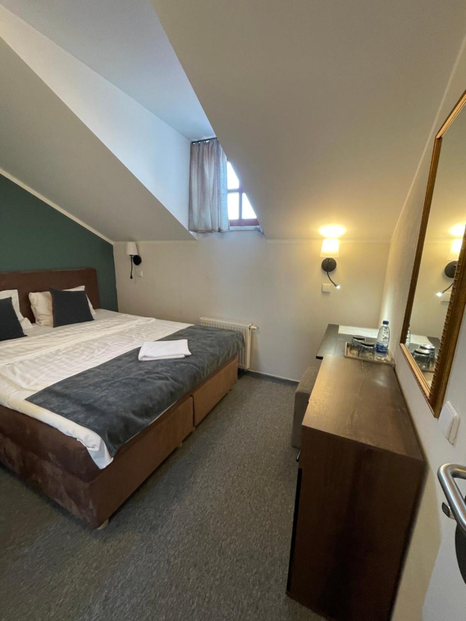 Apple Economy Hotel Каунас Екстер'єр фото
