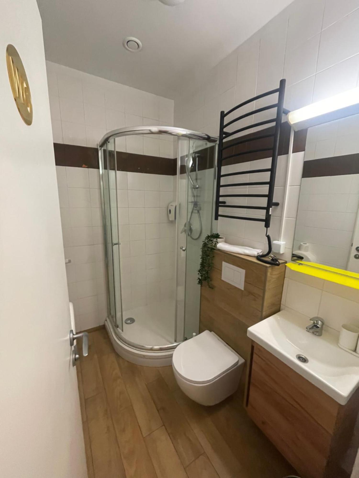Apple Economy Hotel Каунас Екстер'єр фото