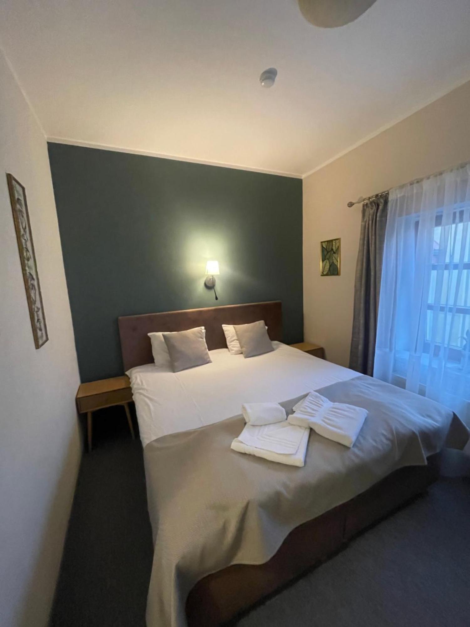 Apple Economy Hotel Каунас Екстер'єр фото