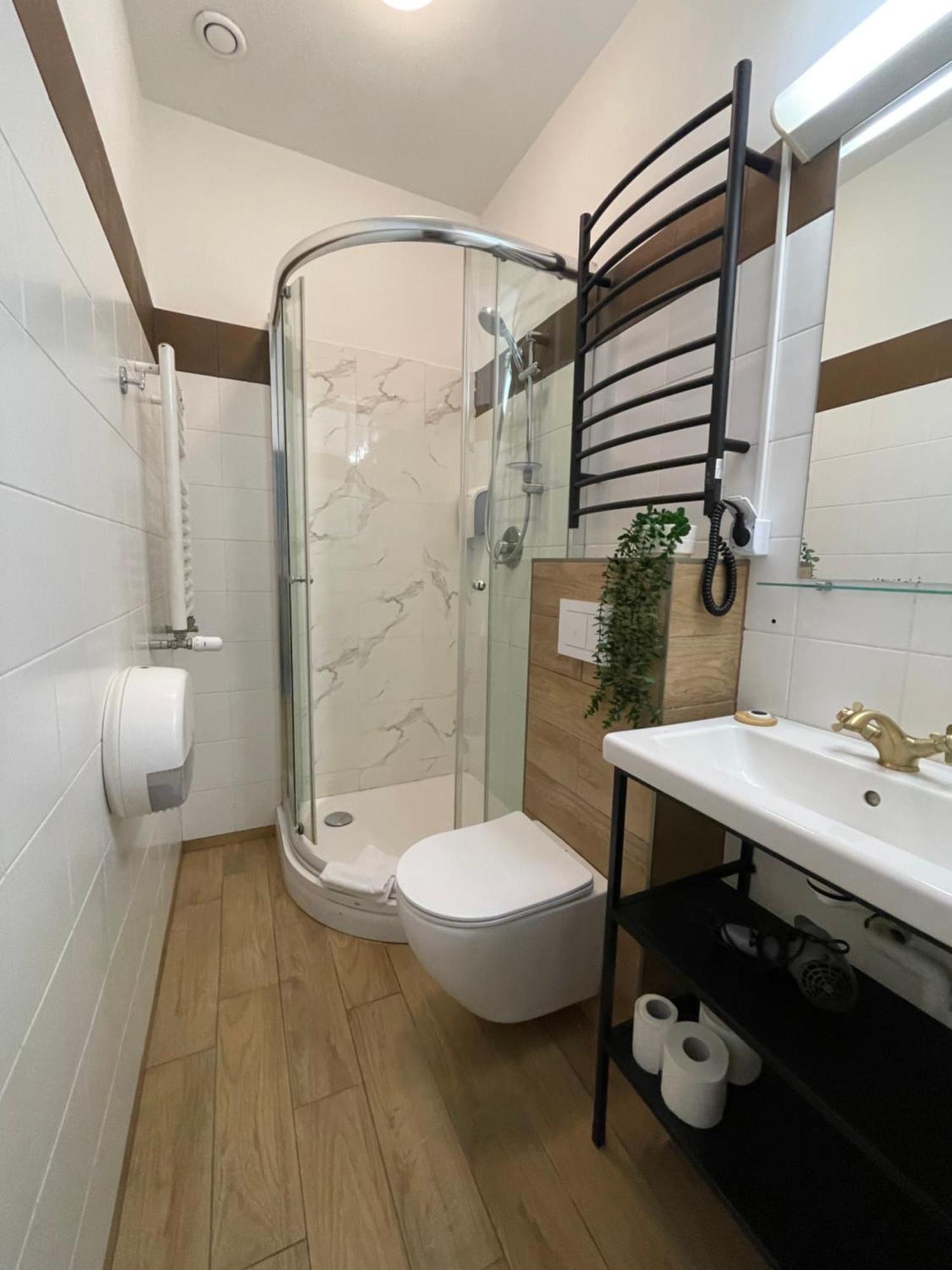 Apple Economy Hotel Каунас Екстер'єр фото